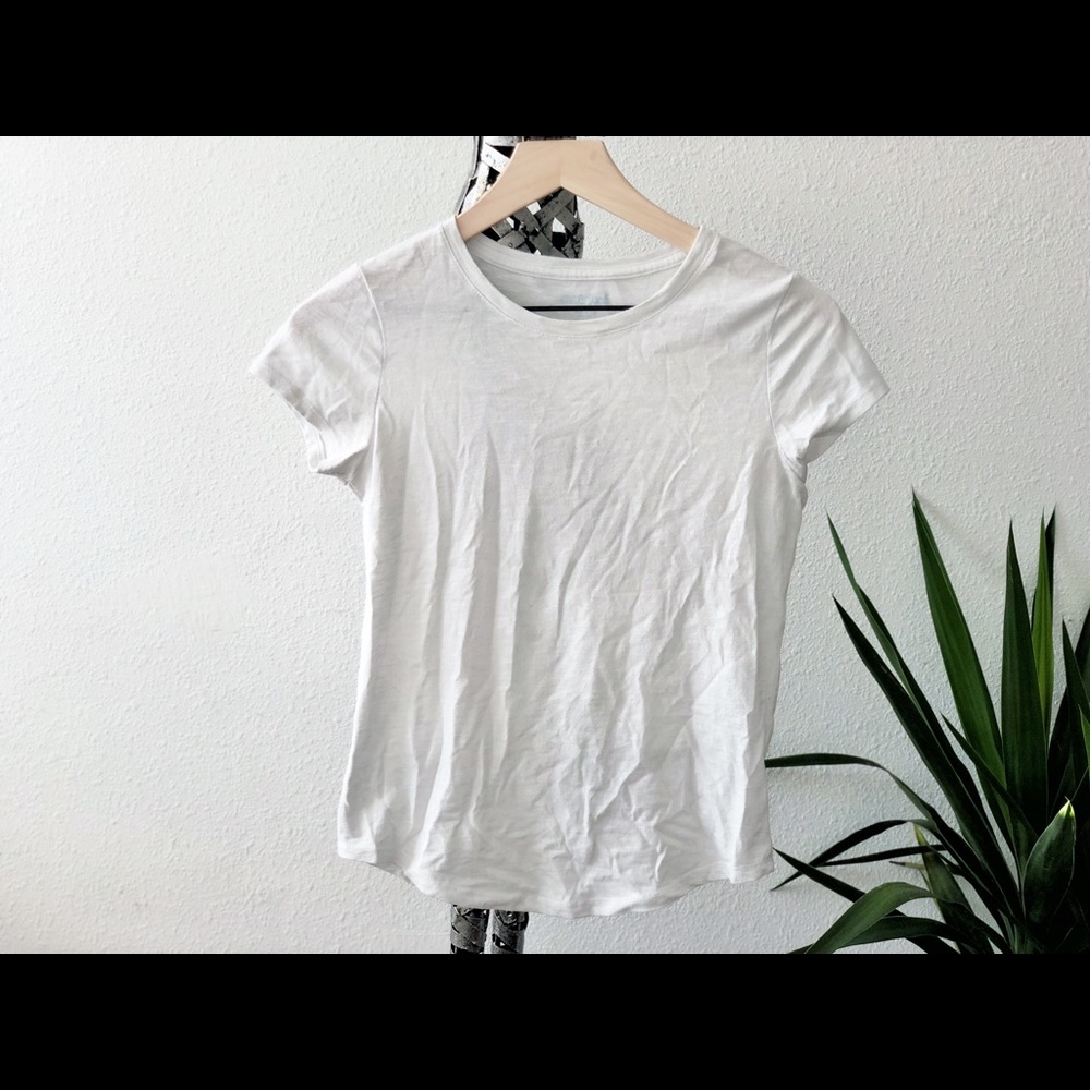 White tee